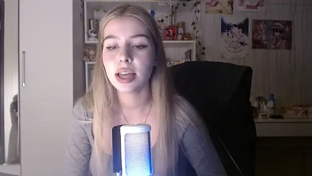 Snapshot of Panzee1 chatting on 10-03-25, 07:44 Panzee1 online show from 10-03-25, 07:44