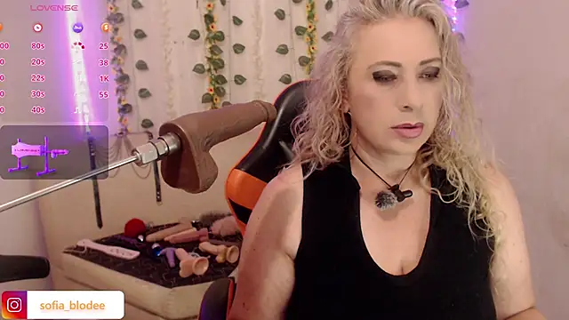 Snapshot of sofiacurvy_45 chatting on 05-20-26, 08:59 sofiacurvy 45 online show from 05-20-26, 08:59