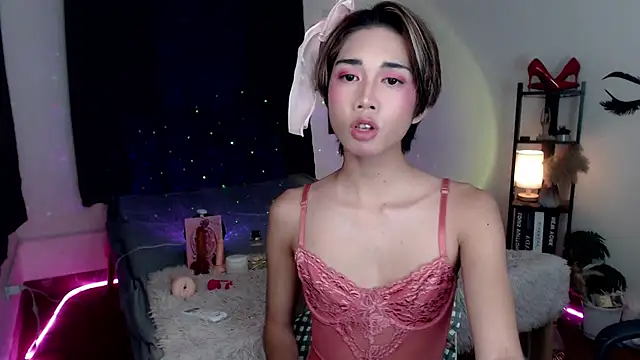 Lavictoriathegreat online show from 12-19-25, 06:15