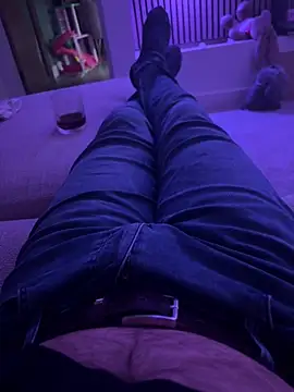 Snapshot of leroy9501 chatting on 04-12-26, 12:04 leroy9501 online show from 04-12-26, 12:04