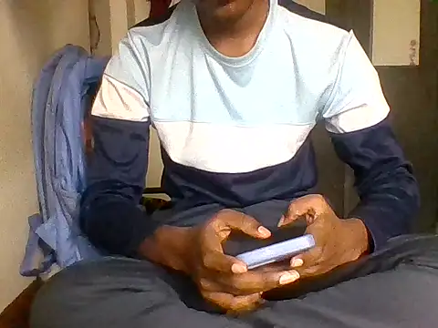 Snapshot of princemaheshboblover chatting on 10-25-25, 10:34 princemaheshboblover online show from 10-25-25, 10:34