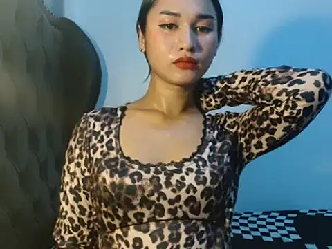 Snapshot of lava_lux chatting on 06-17-26, 04:37 lava lux online show from 06-17-26, 04:37