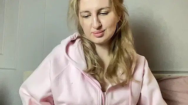 Snapshot of Kadayy1 chatting on 09-12-25, 05:24 Kadayy1 online show from 09-12-25, 05:24