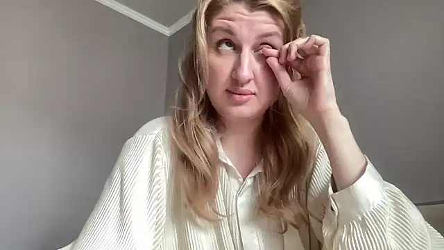 Snapshot of Kadayy1 chatting on 09-17-25, 09:22 Kadayy1 online show from 09-17-25, 09:22