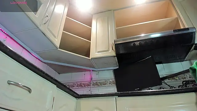 Snapshot of VictoriaPowell chatting on 10-03-25, 12:02 VictoriaPowell online show from 10-03-25, 12:02