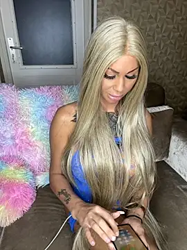 Snapshot of dutchbarbie chatting on 10-18-25, 05:03 dutchbarbie online show from 10-18-25, 05:03