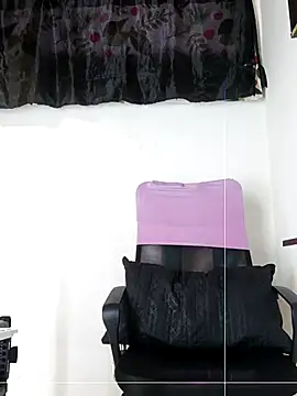 Snapshot of angierot2025 chatting on 07-15-26, 07:52 angierot2025 online show from 07-15-26, 07:52