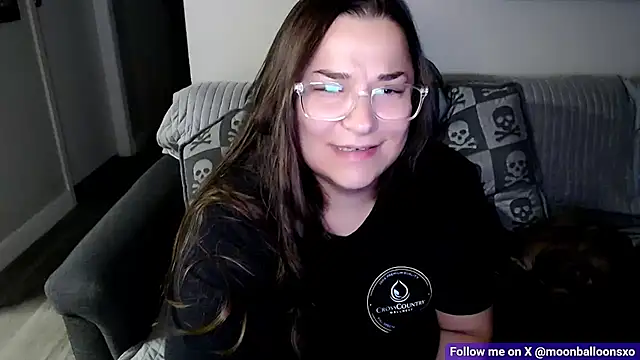 Snapshot of MoonBalloons chatting on 11-02-25, 03:42 MoonBalloons online show from 11-02-25, 03:42