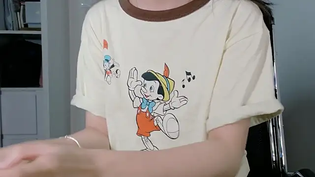 Snapshot of Ryeon_99 chatting on 02-23-26, 04:32 Ryeon 99 online show from 02-23-26, 04:32