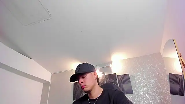 nils saint online show from 10-28-25, 03:43