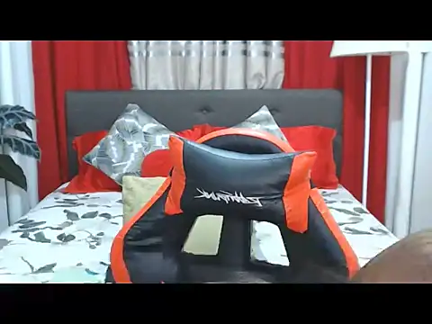 Snapshot of MarielRose143 chatting on 05-19-26, 04:24 MarielRose143 online show from 05-19-26, 04:24