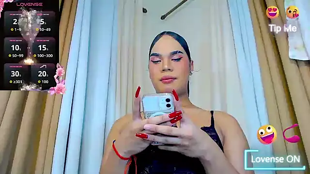 Snapshot of Dream_Mistress chatting on 10-20-25, 10:27 Dream Mistress online show from 10-20-25, 10:27