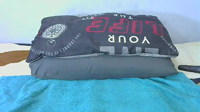 shy-lillyX22 online show from 10-29-25, 08:43