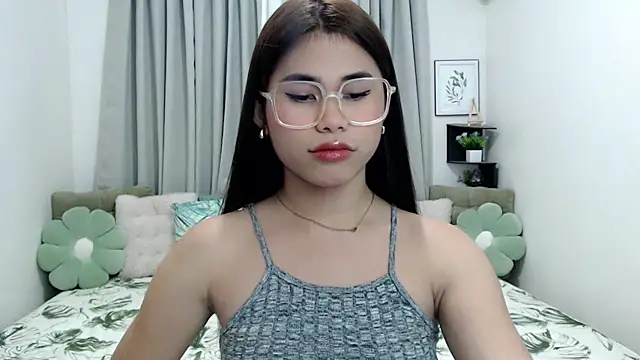 PrettyBlythes TS online show from 12-15-25, 05:34