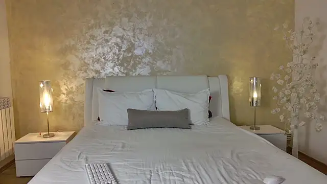 LexiRussell online show from 04-16-26, 02:56