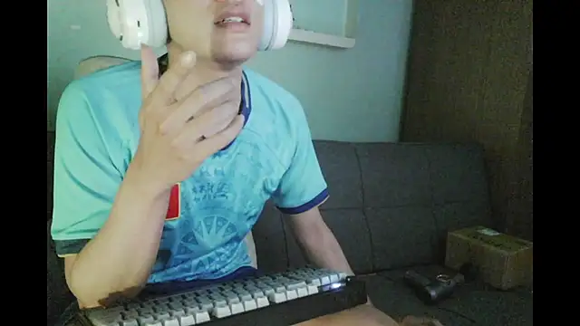 Snapshot of boyhigh1997 chatting on 06-22-26, 08:11 boyhigh1997 online show from 06-22-26, 08:11