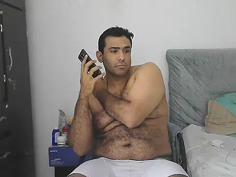 Snapshot of morenocabro10 chatting on 06-17-26, 04:15 morenocabro10 online show from 06-17-26, 04:15
