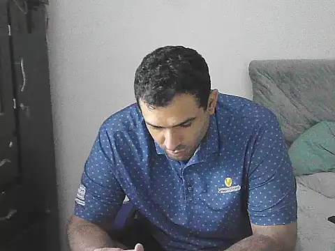 Snapshot of morenocabro10 chatting on 06-19-26, 04:06 morenocabro10 online show from 06-19-26, 04:06
