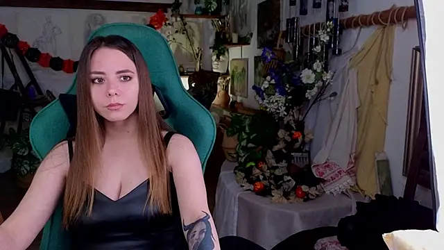 IvoryWood  online show from 10-28-25, 04:31