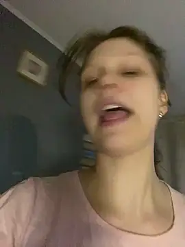 Snapshot of Lunliss chatting on 09-23-25, 04:10 Lunliss online show from 09-23-25, 04:10