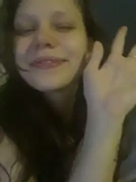 Snapshot of Lunliss chatting on 11-15-25, 10:37 Lunliss online show from 11-15-25, 10:37