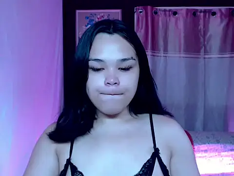 Snapshot of millany69 chatting on 06-11-26, 07:39 millany69 online show from 06-11-26, 07:39