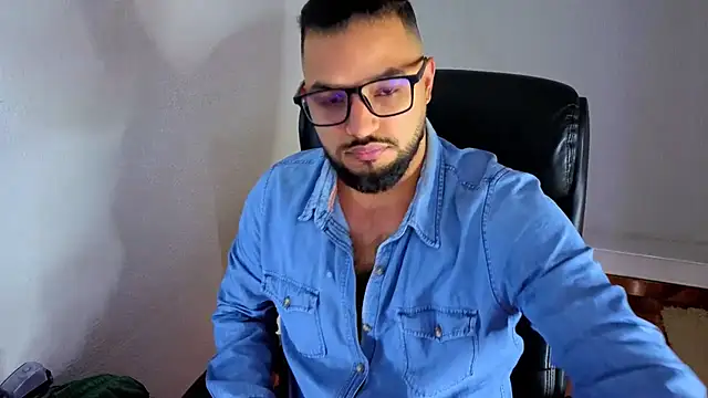 Snapshot of Ernesto-Rodriguez82 chatting on 06-17-26, 08:17 Ernesto-Rodriguez82 online show from 06-17-26, 08:17