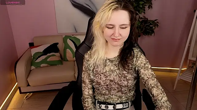 girl next doorr online show from 05-10-26, 01:16