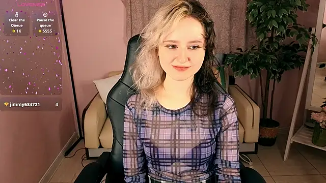 Snapshot of girl_next_doorr chatting on 07-04-26, 12:55 girl next doorr online show from 07-04-26, 12:55