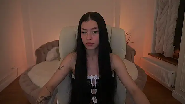 Snapshot of FataleNellie chatting on 05-18-26, 09:31 FataleNellie online show from 05-18-26, 09:31