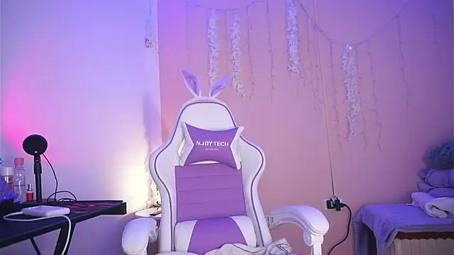 Violet moon24 online show from 11-21-25, 09:57