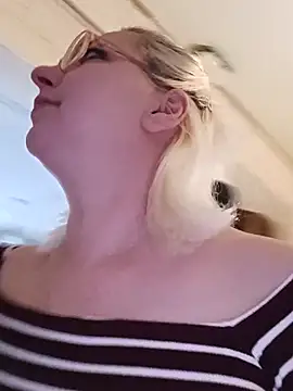 VikaKing online show from 02-12-26, 01:17