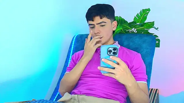 CamiiGuzmanX online show from 10-29-25, 08:21