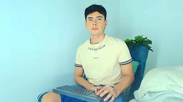 CamiiGuzmanX online show from 11-12-25, 09:36