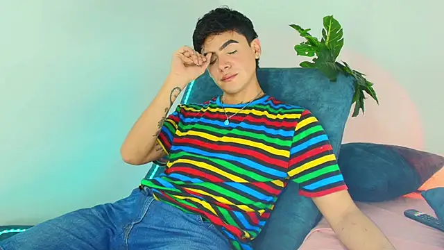 CamiiGuzmanX online show from 12-03-25, 09:24