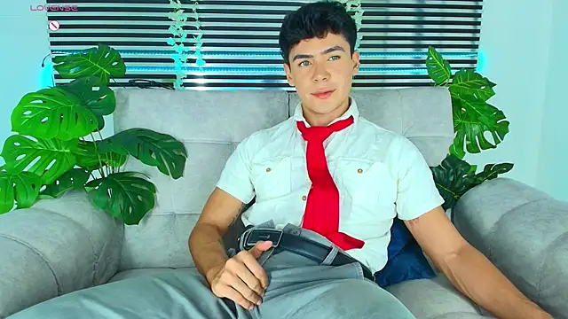 CamiiGuzmanX online show from 04-11-26, 06:51