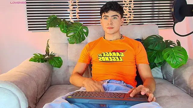 CamiiGuzmanX online show from 06-05-26, 08:03
