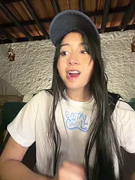 Snapshot of kaori_77 chatting on 06-19-26, 05:23 kaori 77 online show from 06-19-26, 05:23