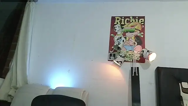 Snapshot of Thomasjons_ chatting on 06-27-26, 01:21 Thomasjons online show from 06-27-26, 01:21