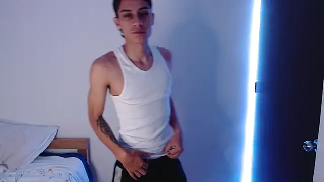 axel davis  online show from 10-08-25, 03:04