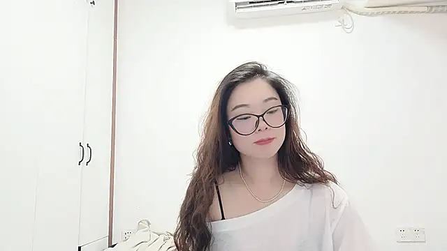 xiaoyan1314 online show from 11-29-25, 04:32