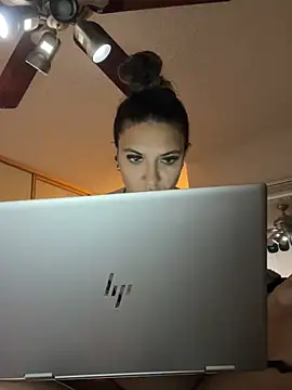Snapshot of Chicagobabe chatting on 04-15-26, 06:42 Chicagobabe online show from 04-15-26, 06:42