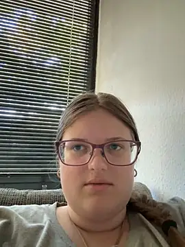 Snapshot of CurvyPaar2 chatting on 09-28-25, 08:42 CurvyPaar2 online show from 09-28-25, 08:42