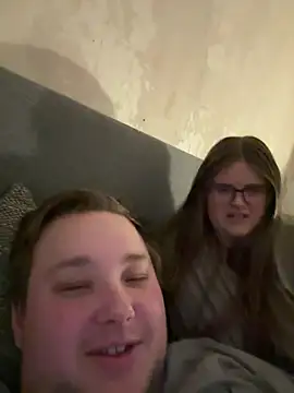 Snapshot of CurvyPaar2 chatting on 02-17-26, 06:14 CurvyPaar2 online show from 02-17-26, 06:14