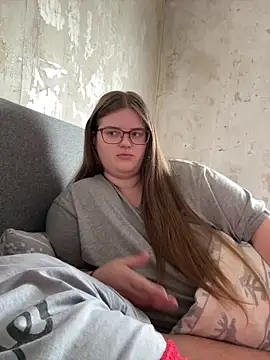 Snapshot of CurvyPaar2 chatting on 02-18-26, 10:11 CurvyPaar2 online show from 02-18-26, 10:11