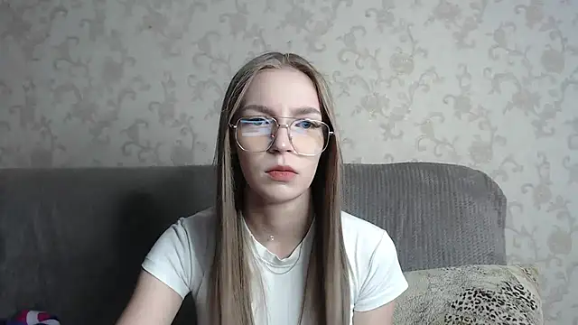 HitGyrl online show from 03-28-26, 08:03