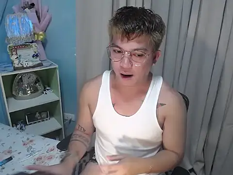 Snapshot of Fuckboii_intown chatting on 09-29-25, 11:59 Fuckboii intown online show from 09-29-25, 11:59