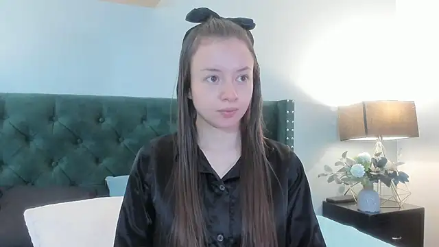 Snapshot of VioletaNova chatting on 05-18-26, 11:27 VioletaNova online show from 05-18-26, 11:27