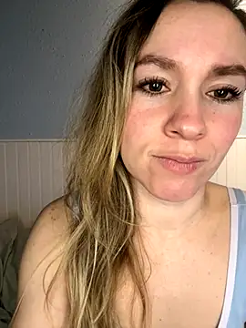 Snapshot of BritgetPsychol chatting on 09-21-25, 02:24 BritgetPsychol online show from 09-21-25, 02:24