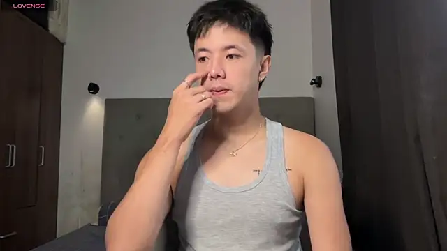 Snapshot of Addictiveboi chatting on 06-25-26, 03:28 Addictiveboi online show from 06-25-26, 03:28